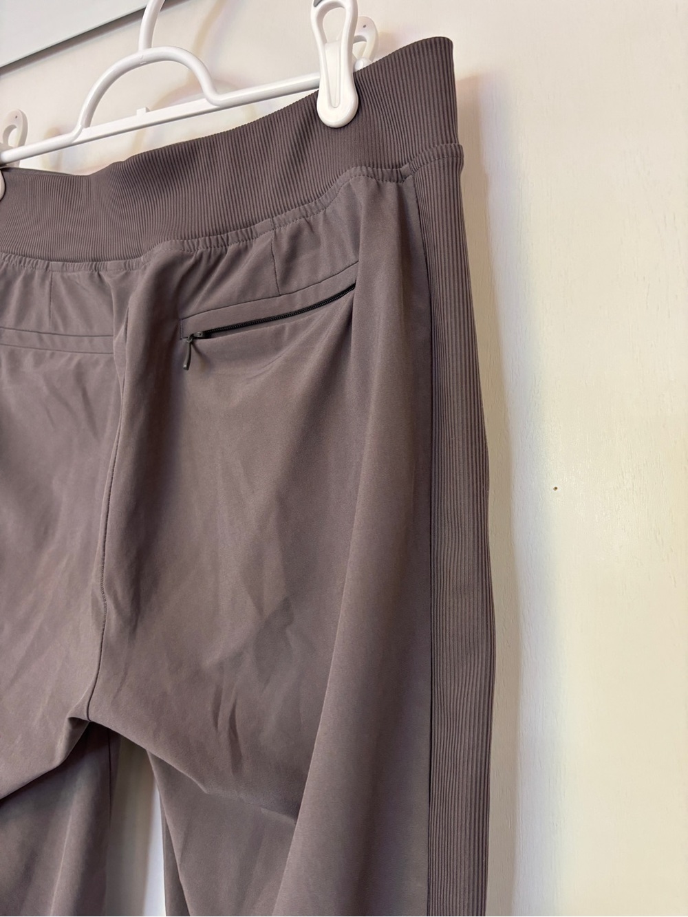 Athleta Brooklyn Ankle Pants Size 4 Grey Pull On Travel Silky Athleisure Slim - Picture 10 of 16